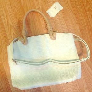 Gugisa white textured bag with compartments